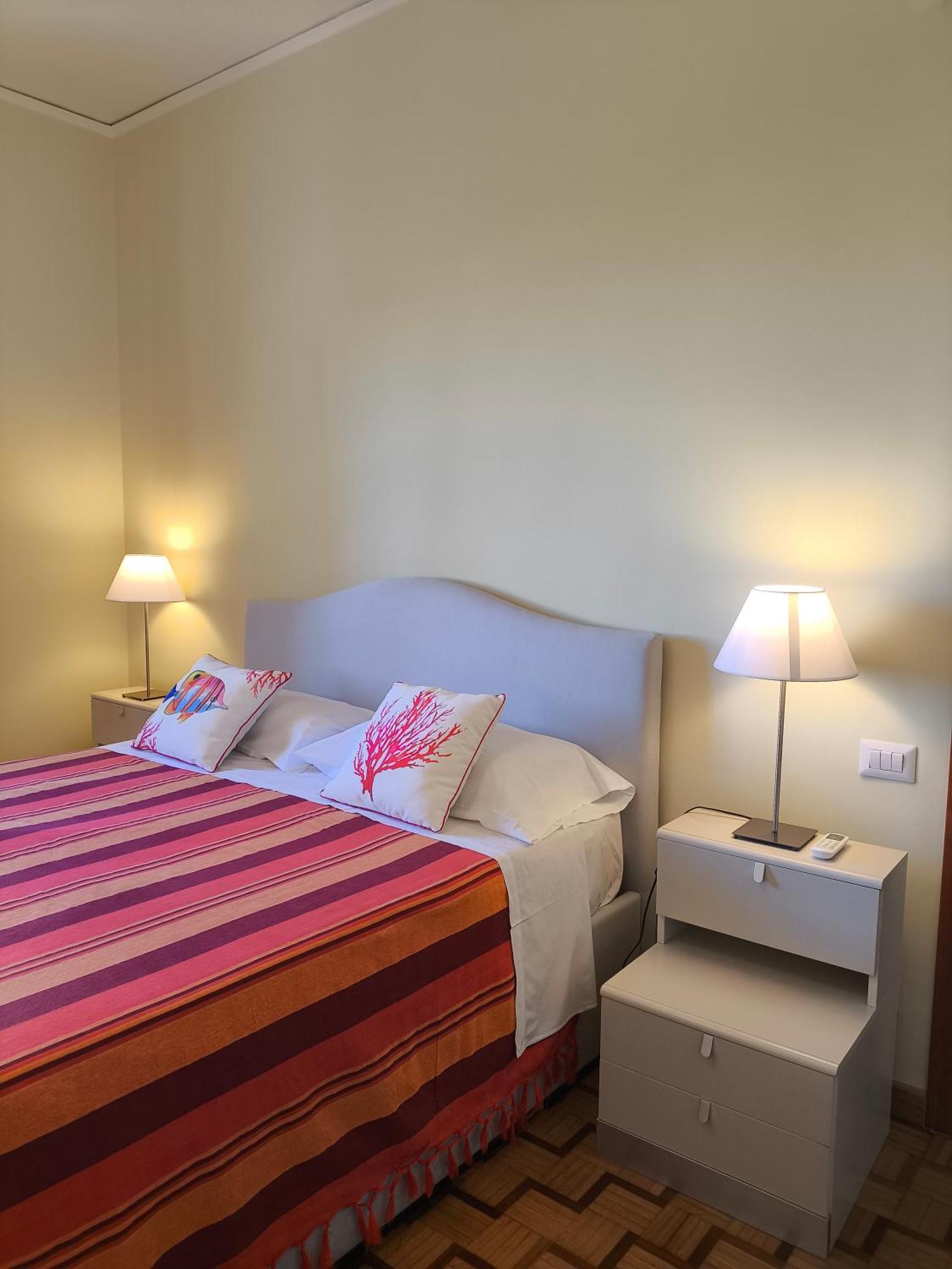 Casa Mar - Elegant Apartment With Pool And Panoramic Terrace In The Heart Of Sorrento Ngoại thất bức ảnh