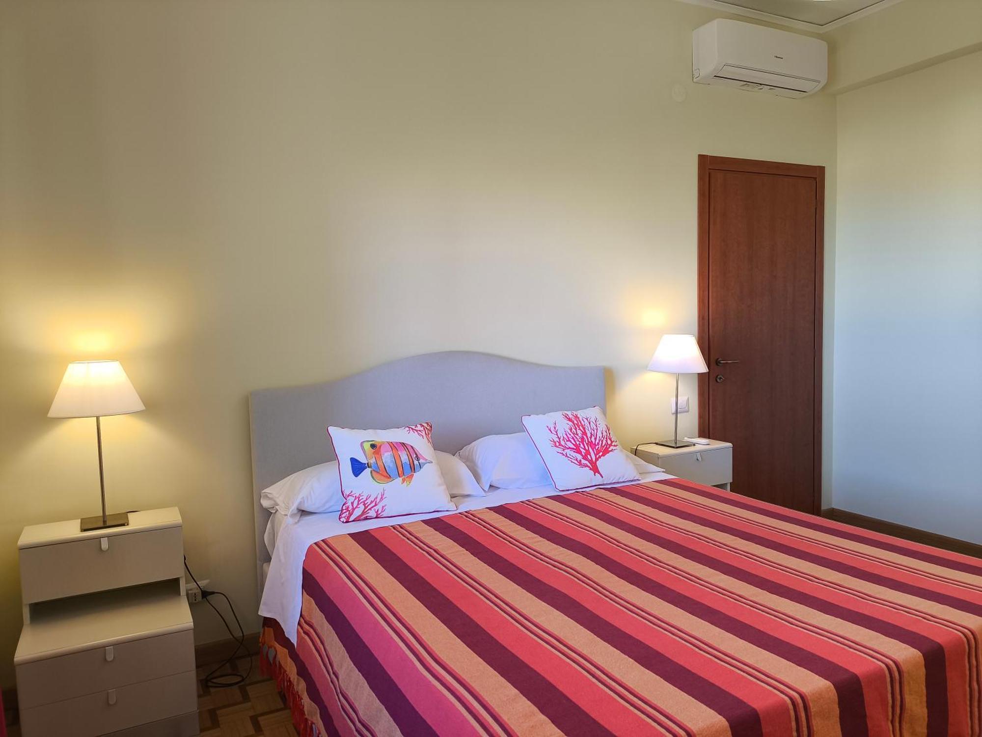 Casa Mar - Elegant Apartment With Pool And Panoramic Terrace In The Heart Of Sorrento Ngoại thất bức ảnh
