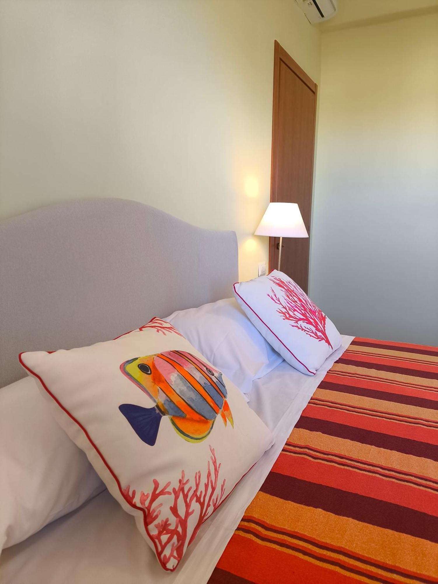 Casa Mar - Elegant Apartment With Pool And Panoramic Terrace In The Heart Of Sorrento Ngoại thất bức ảnh