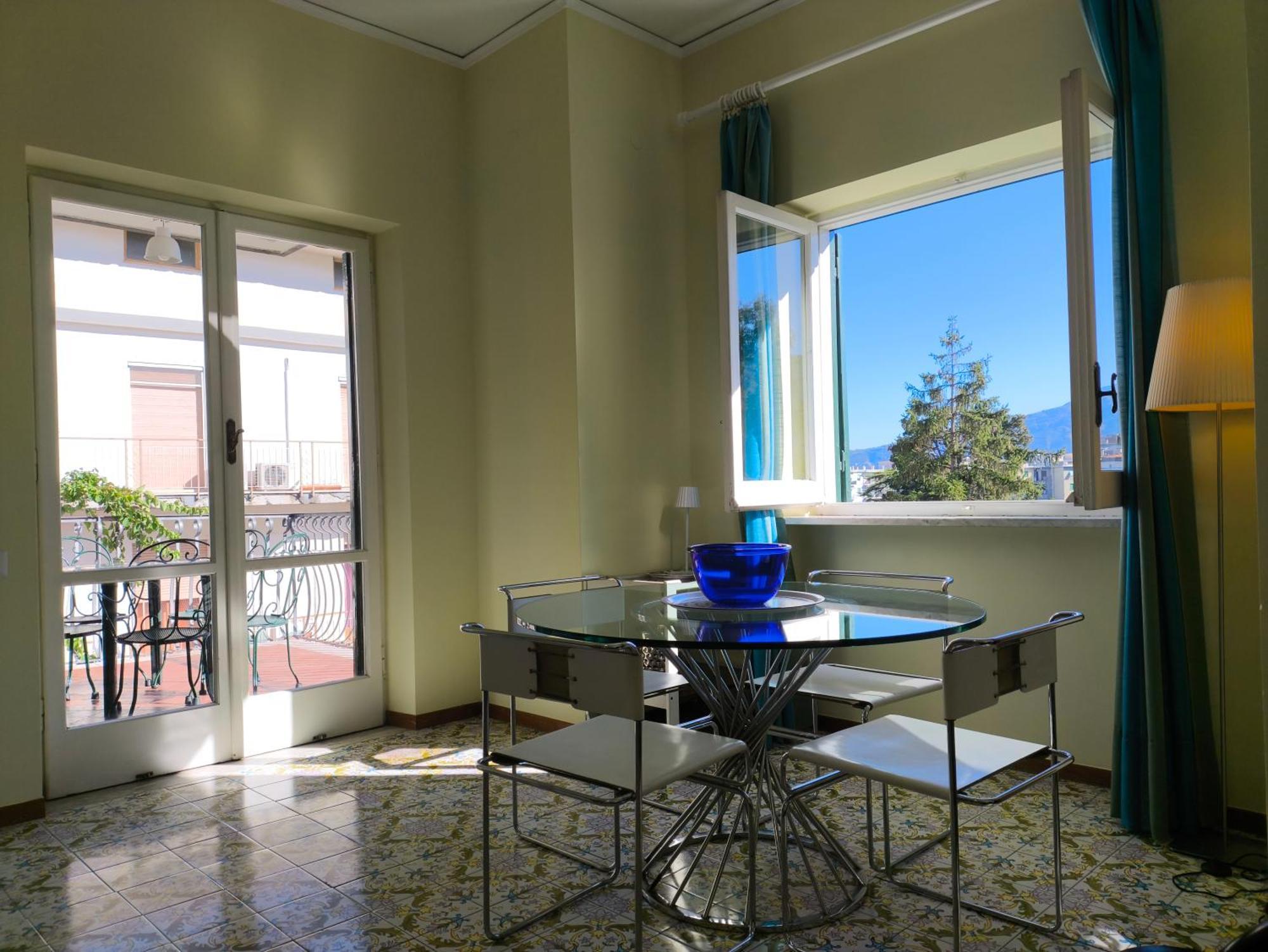 Casa Mar - Elegant Apartment With Pool And Panoramic Terrace In The Heart Of Sorrento Ngoại thất bức ảnh
