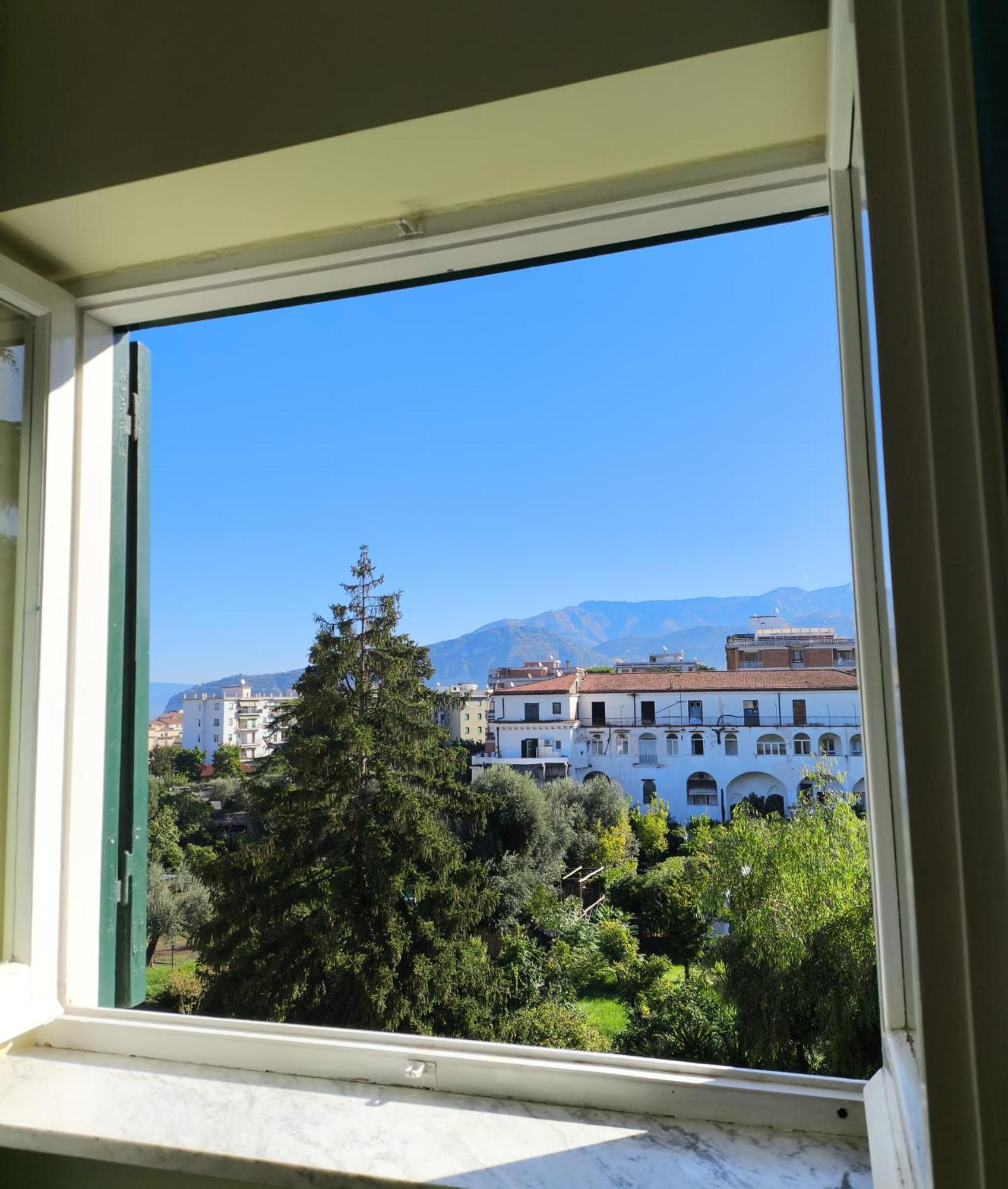 Casa Mar - Elegant Apartment With Pool And Panoramic Terrace In The Heart Of Sorrento Ngoại thất bức ảnh